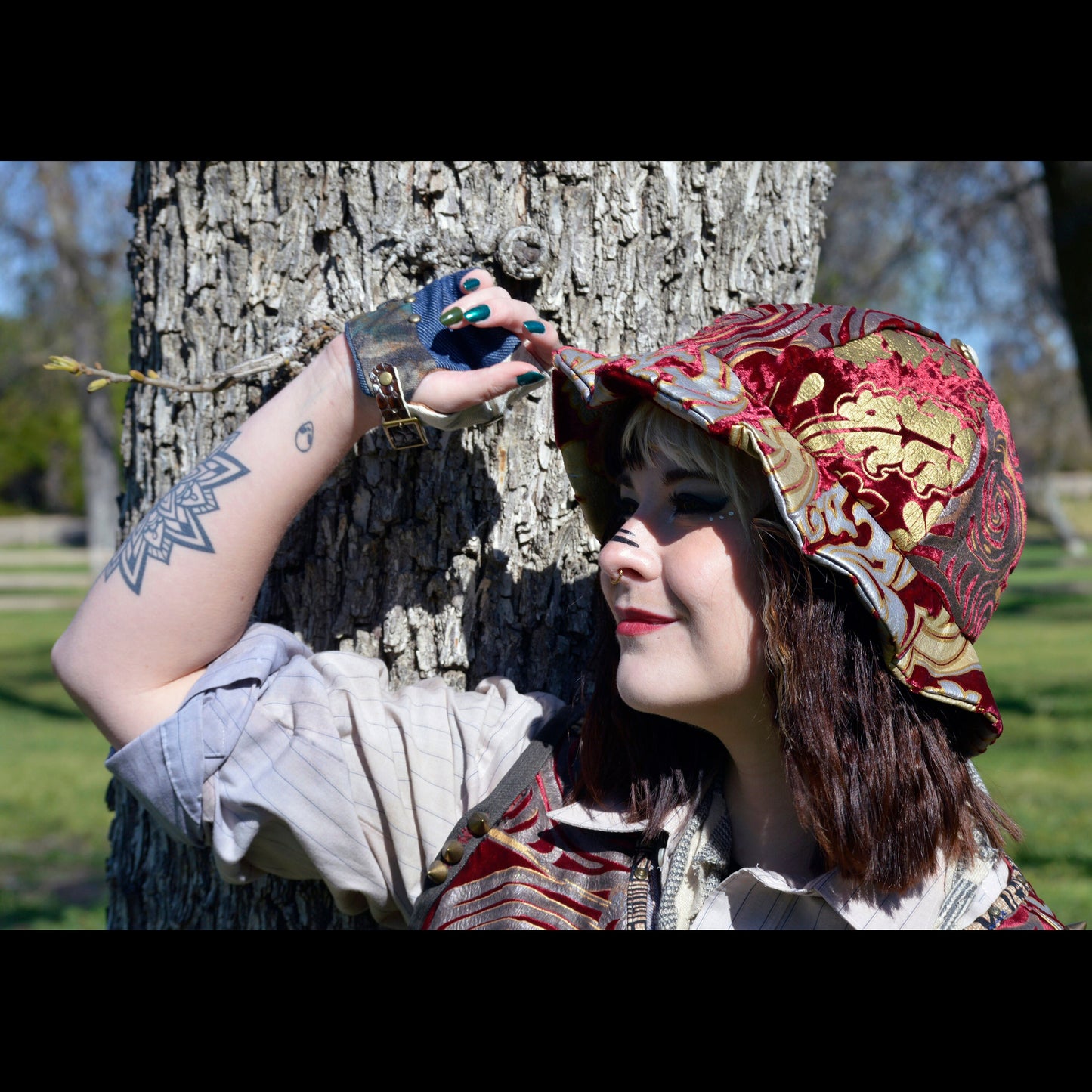 ROUND HAT Velveteen Round Hat With Short Brim